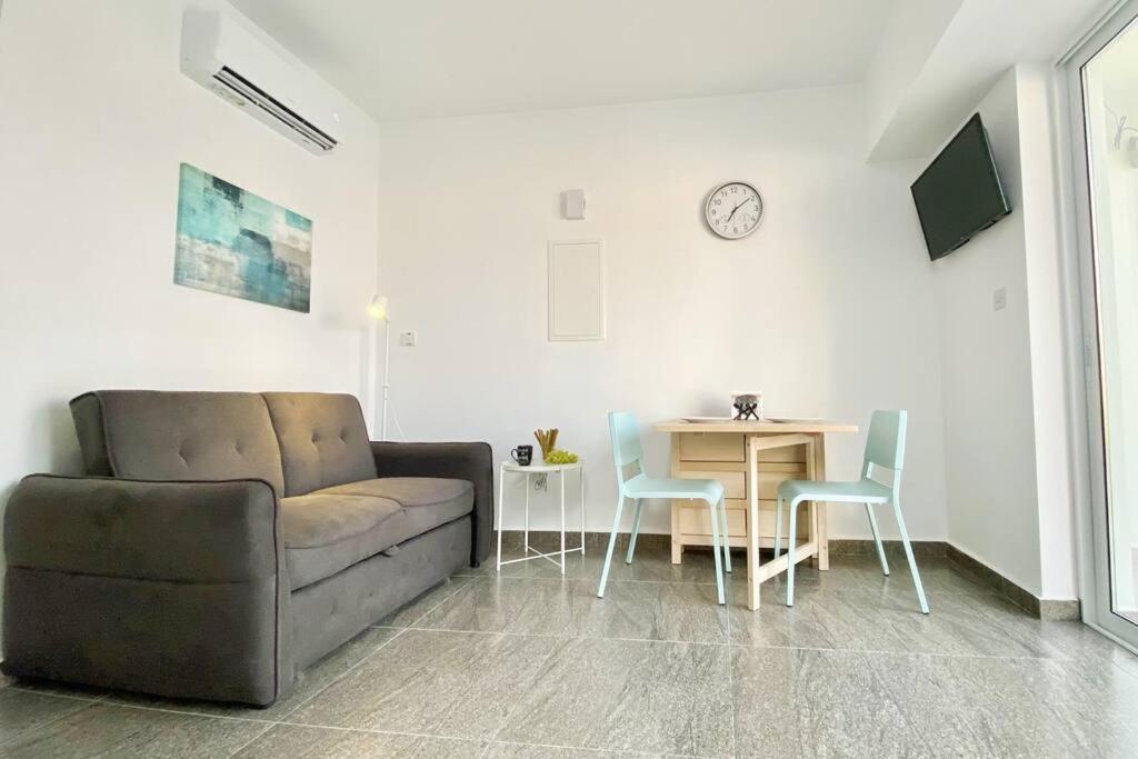 Ferienwohnung Ev Zin - Modern, Cozy, 1 Bed, Pool, 2 Balconies, A105 Paphos Exterior foto
